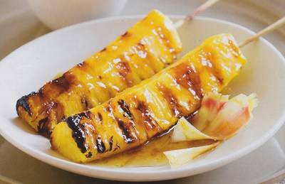 picture of Grilled pineapple with rum, ginger and lemon grass syrup
 Fruity